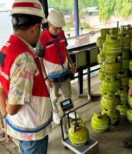 DICEK: Pertamina Patra Niaga RJBB melakukan pengawasan dan pengecekan takaran isi tabung LPG ukuran 3 kg di beberapa titik SPBE dan SPPBE di wilayah Sales Area Retail Banten pada Rabu (29/5).(ist)