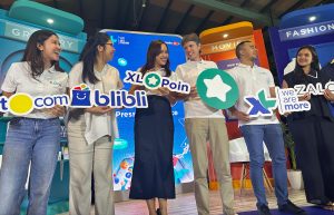 XL POIN: (ki-ka) Head Consumer Proposition XL Axiata, Sri Sofyana Sugiarmadji, VP Partnership Blibli, Florence Ariani, Group Head Mass Segment XL Axiata, Lyra Filiola, Direktur & Chief Commercial Officer - Commerce XL Axiata, David Arcelus Oses, Group Head Corporate Communication XL Axiata, Reza Mirza, dan Partnership Manager Zalora, Claudia Rosalia dalam acara peluncuran program XL Poin di Jakarta, Rabu (24/1).