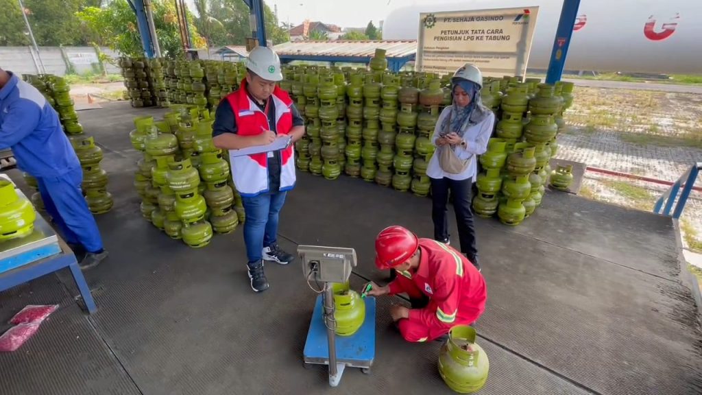 TELITI: PT Pertamina Patra Niaga RJBB melalui Sales Area Karawang memperkuat sinergi dengan UPTD Metrologi Legal Kabupaten Purwakarta dan Kabupaten Subang untuk meningkatkan pengawasan takaran isi tabung LPG, pada Rabu (29/5/2024).(ist)